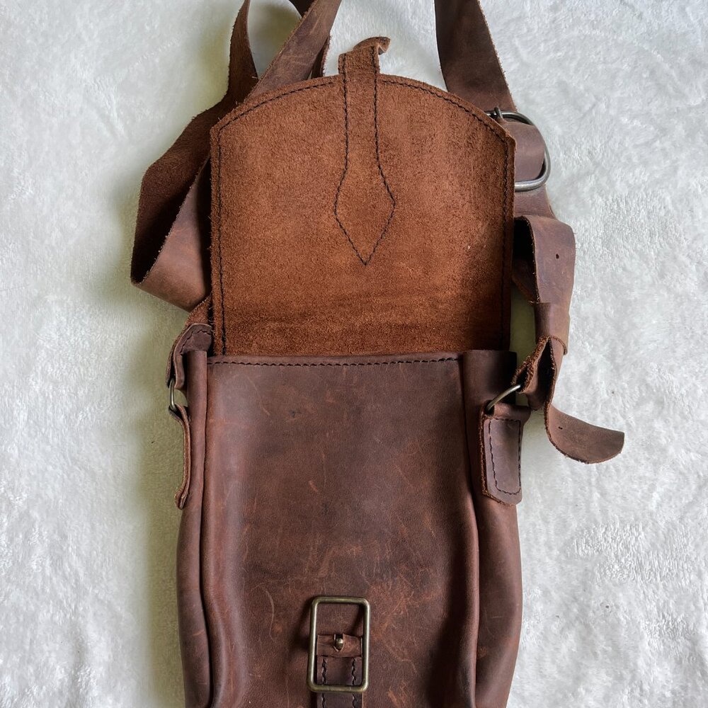 2/$40 πΈ VTG Rustic Brown Leather Crossbody Satchel - Picture 7 of 9
